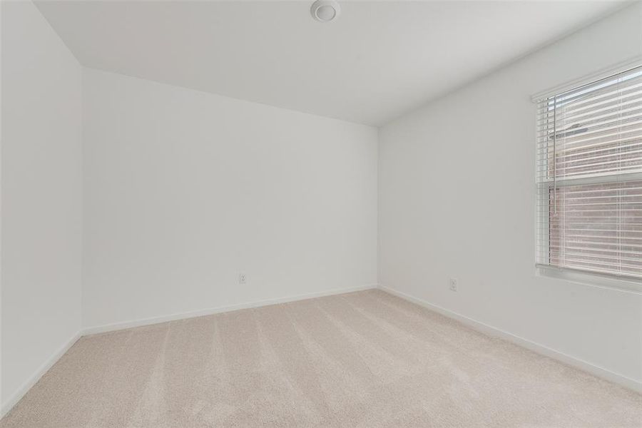 Empty room with light carpet