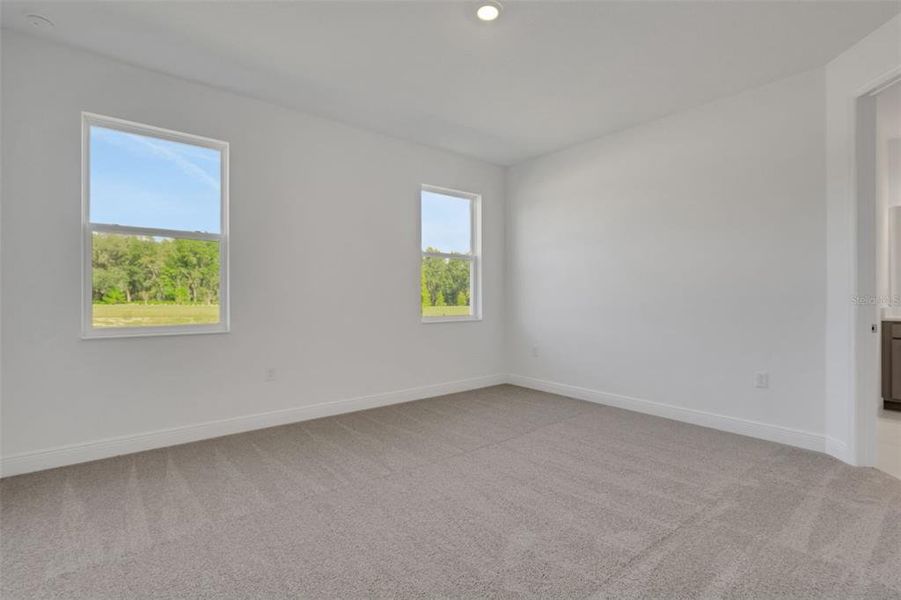 Spacious, unfurnished interior of a new home in Reserve at Hammock Oaks, Lady Lake (Image 36).