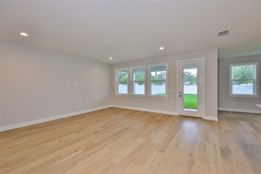 Spacious, unfurnished interior of a new home in , Tampa (Image 32).