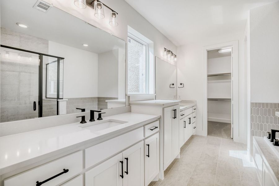 3121 Lacebark - Primary Bathroom