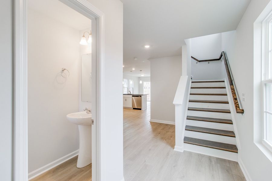 Spacious, unfurnished interior of a new home in Bluefield, Lexington (Image 12).