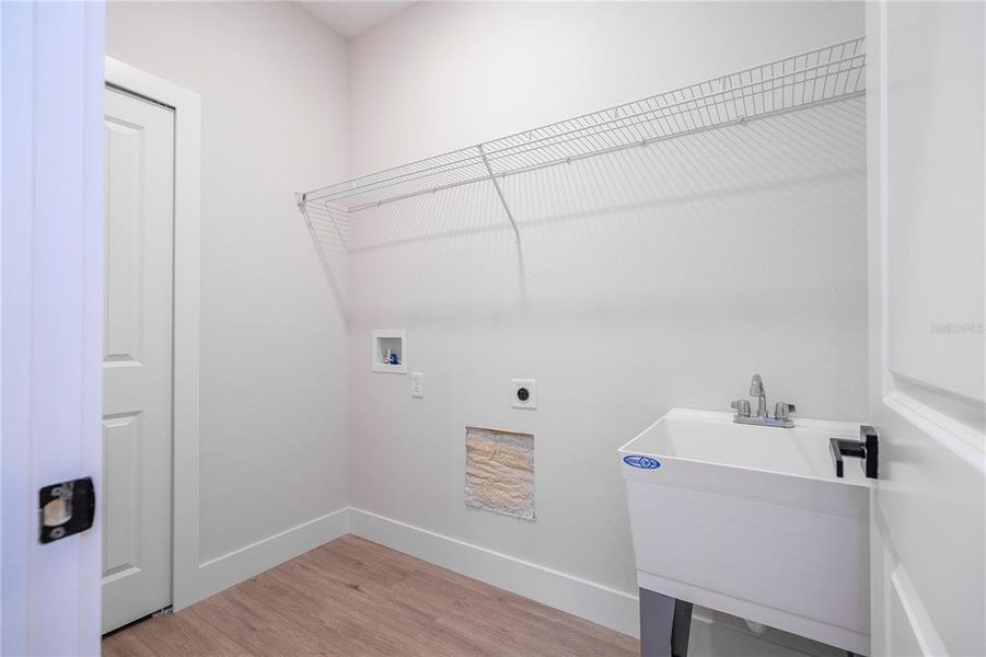 Spacious, unfurnished interior of a new home in , Orlando (Image 22).