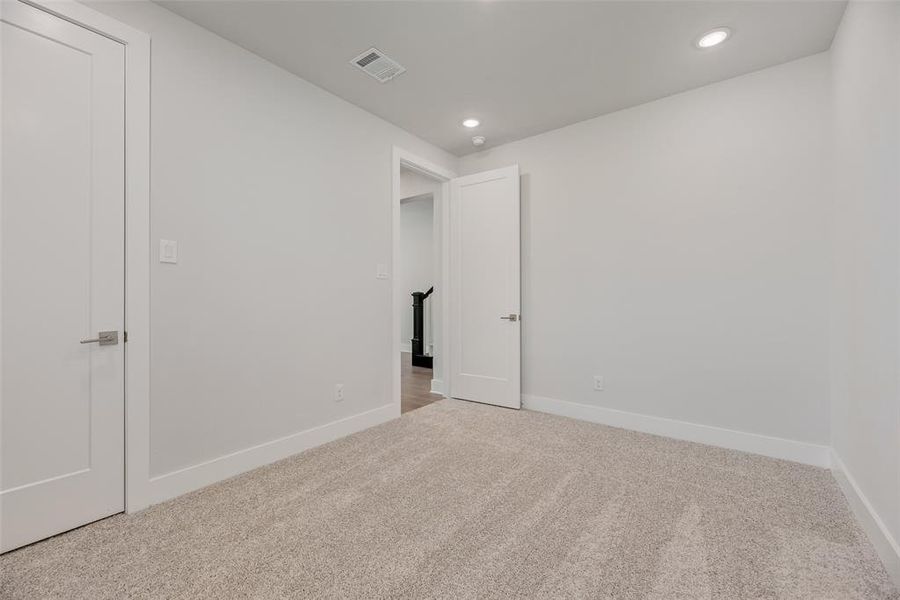 Spacious, unfurnished interior of a new home in Collin Creek, Plano (Image 25).