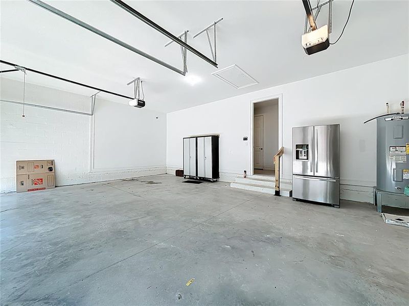 Spacious, unfurnished interior of a new home in , Port Charlotte (Image 22).