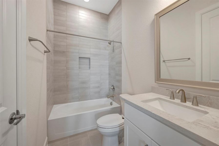 secondary bath with quartz counters