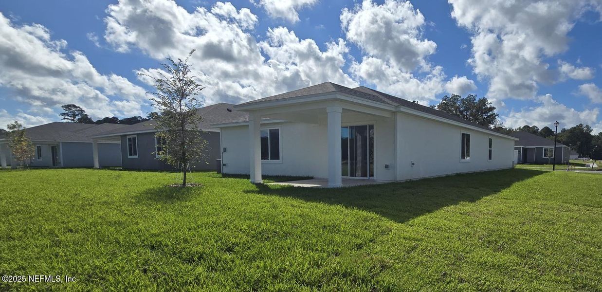 Exterior details and patio area of a home in Azalea Creek, Jacksonville (Image 21).