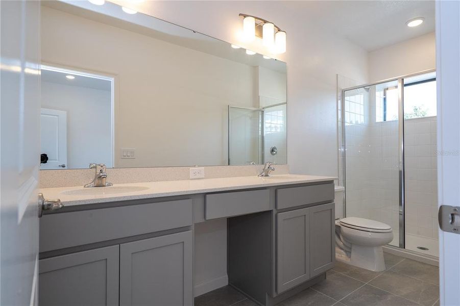 Furnished interior view inside a new home in , Orlando (Image 7).