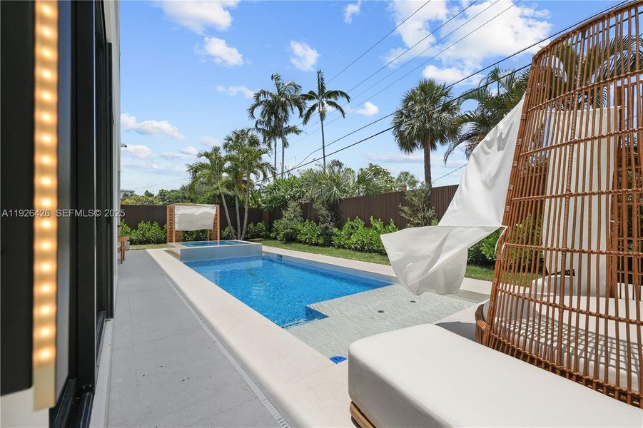 Exterior details and patio area of a home in , Fort Lauderdale (Image 27).