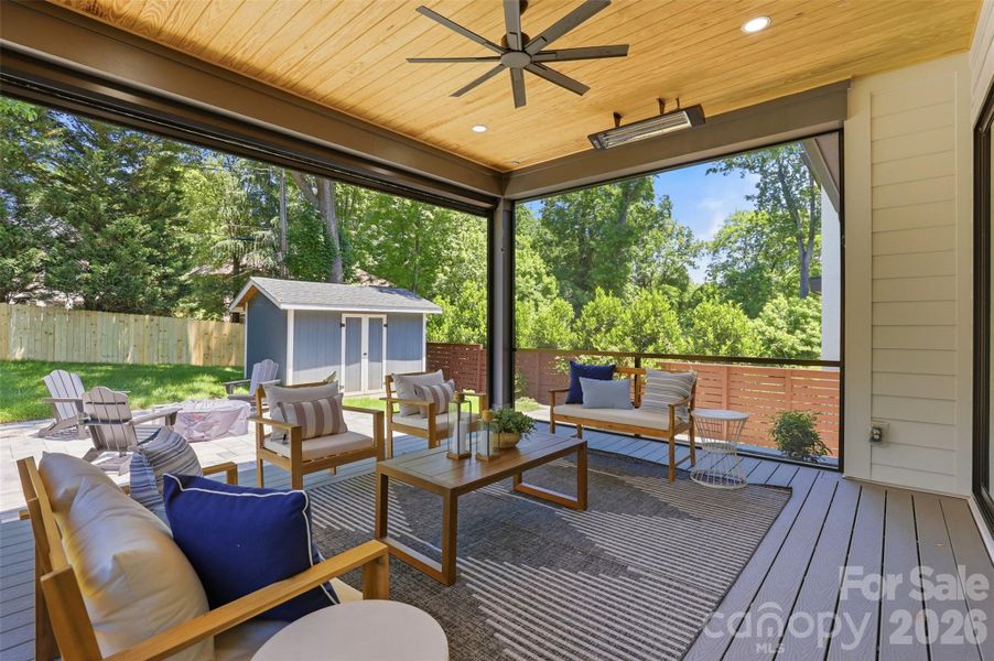 Screened-in Porch