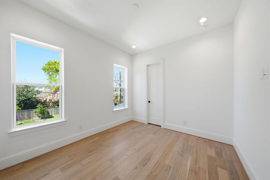 Spacious, unfurnished interior of a new home in , Houston (Image 40).