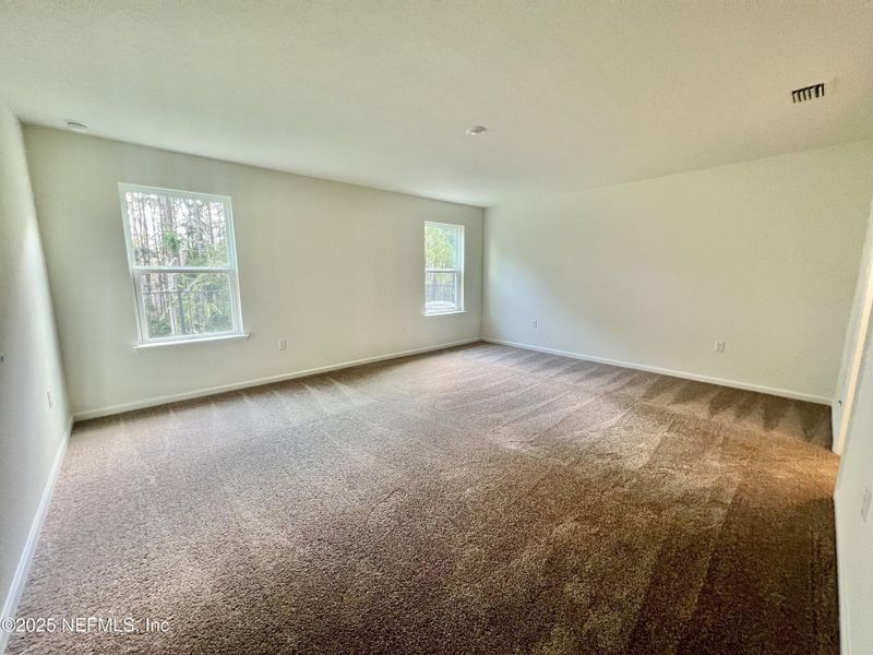 Spacious, unfurnished interior of a new home in Panther Creek, Jacksonville (Image 5).