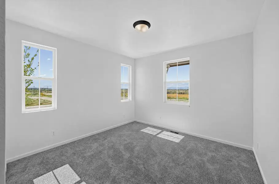 Spacious, unfurnished interior of a new home in The Aurora Highlands, Aurora (Image 13).