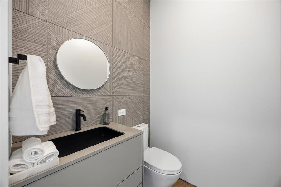 Furnished interior view inside a new home in , Dallas (Image 35).