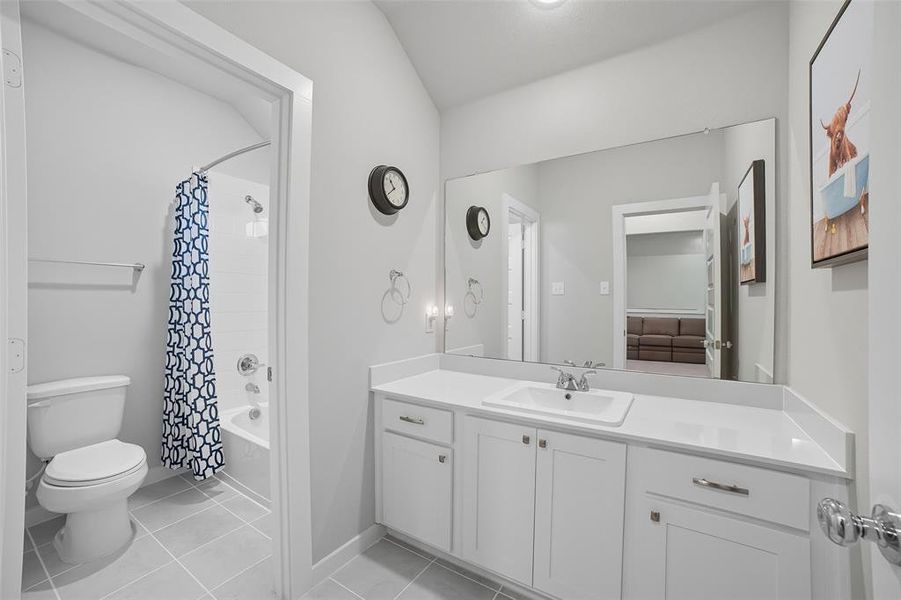 Furnished interior view inside a new home in Oak Creek, Forney (Image 7).