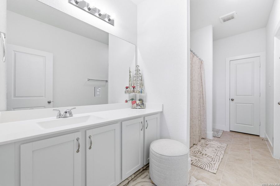 Furnished interior view inside a new home in , Seguin (Image 12).