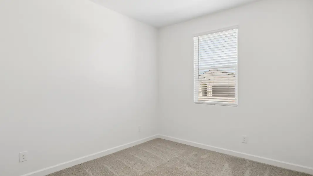 Spacious, unfurnished interior of a new home in Quail Ranch, San Tan Valley (Image 20).