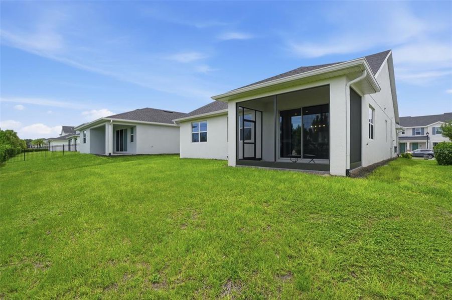 Exterior details and patio area of a home in , Apopka (Image 4).