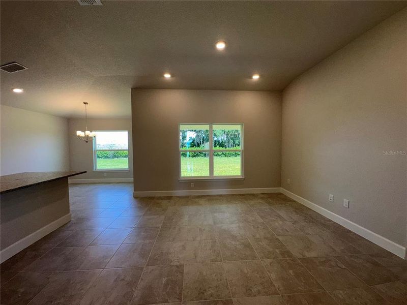 Spacious, unfurnished interior of a new home in , Oxford (Image 7).