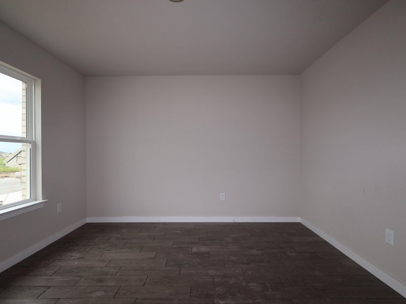 Spacious, unfurnished interior of a new home in Willow Springs, Buda (Image 7).