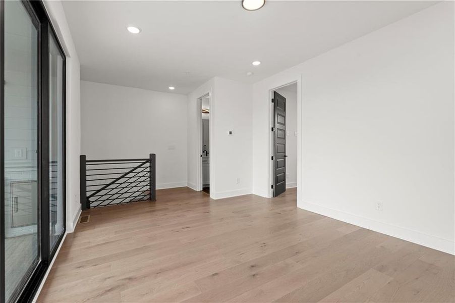 Spacious, unfurnished interior of a new home in , Alpharetta (Image 42).