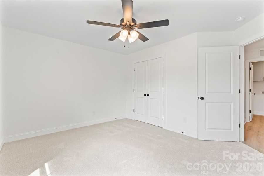 Spacious, unfurnished interior of a new home in , Harrisburg (Image 19).
