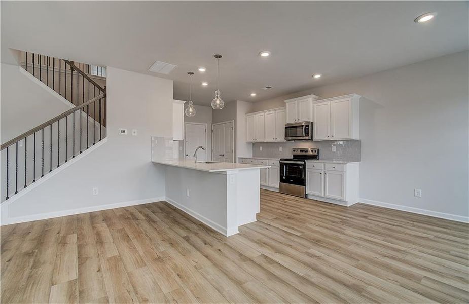 Furnished interior view inside a new home in Chapel Hill, Newnan (Image 7).
