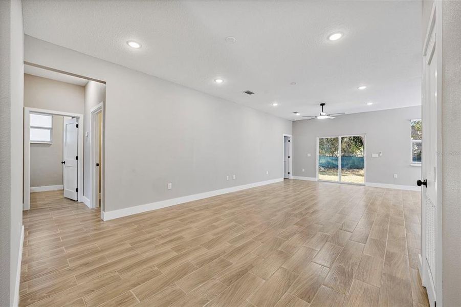 Spacious, unfurnished interior of a new home in , Tampa (Image 20).
