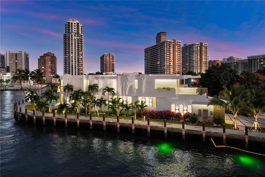 Condo located in Hallandale Beach, FL showcasing its design and architecture (Image 26).