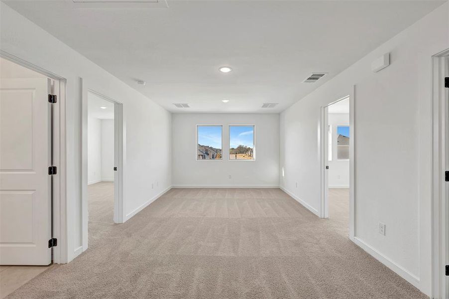 Spacious, unfurnished interior of a new home in Rolling Ridge, Van Alstyne (Image 22).