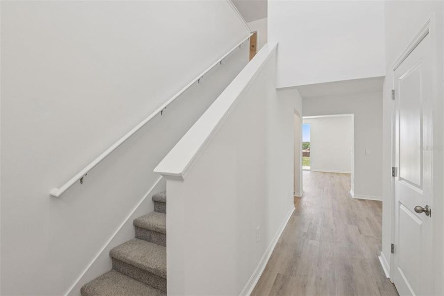 Spacious, unfurnished interior of a new home in Hilltop Vistas, Dade City (Image 18).
