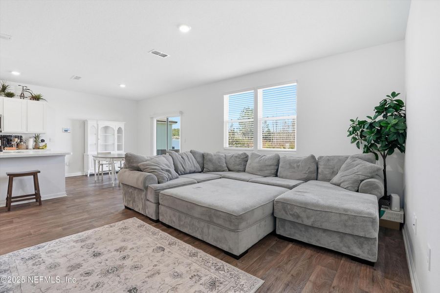 Furnished interior view inside a new home in Cross Creek Express, Green Cove Springs (Image 10).