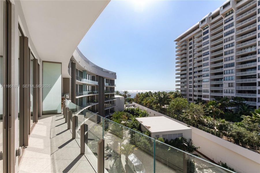 Condo located in Miami, FL showcasing its design and architecture (Image 3).