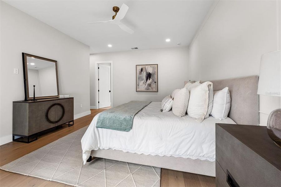 Furnished interior view inside a new home in , Orlando (Image 38).