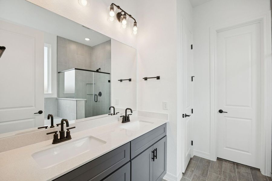 Furnished interior view inside a new home in Valencia, Manvel (Image 8).