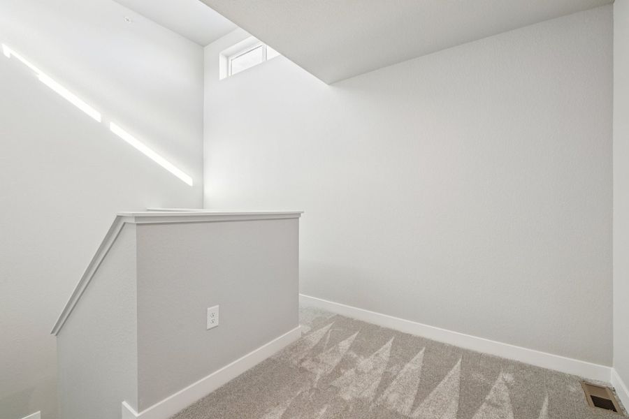 Spacious, unfurnished interior of a new home in Highlands at Fox Hill, Longmont (Image 21).