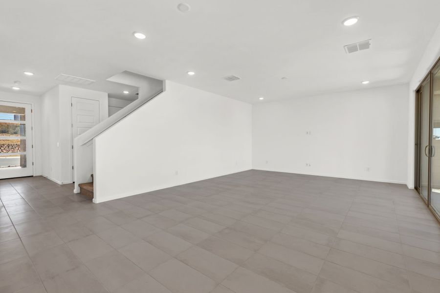 Spacious, unfurnished interior of a new home in Silverbell Ridge, Marana (Image 13).