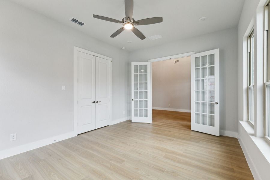 Spacious, unfurnished interior of a new home in Painted Tree Lakeside, McKinney (Image 16).