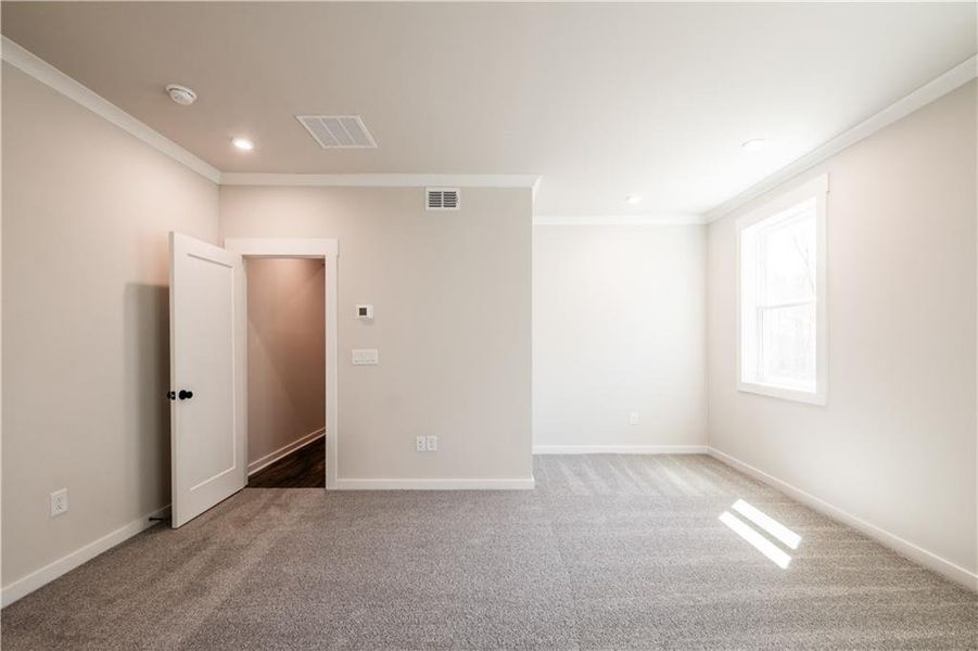 Spacious, unfurnished interior of a new home in Cambridge at Steels Bridge, Canton (Image 27).