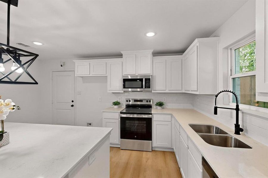 Furnished interior view inside a new home in , Dallas (Image 9).