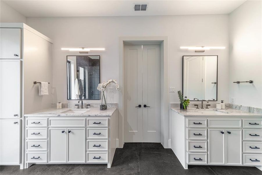 Furnished interior view inside a new home in , Dallas (Image 23).