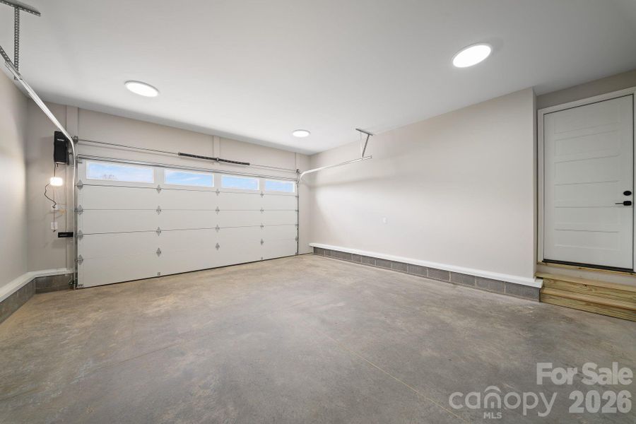 Spacious, unfurnished interior of a new home in , Asheville (Image 20).