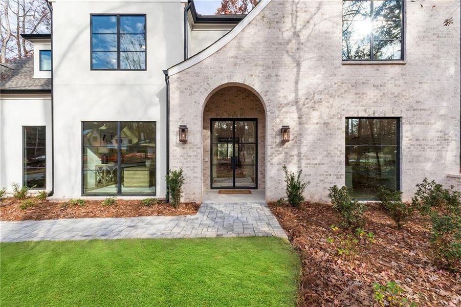 Exterior details and patio area of a home in , Alpharetta (Image 34).