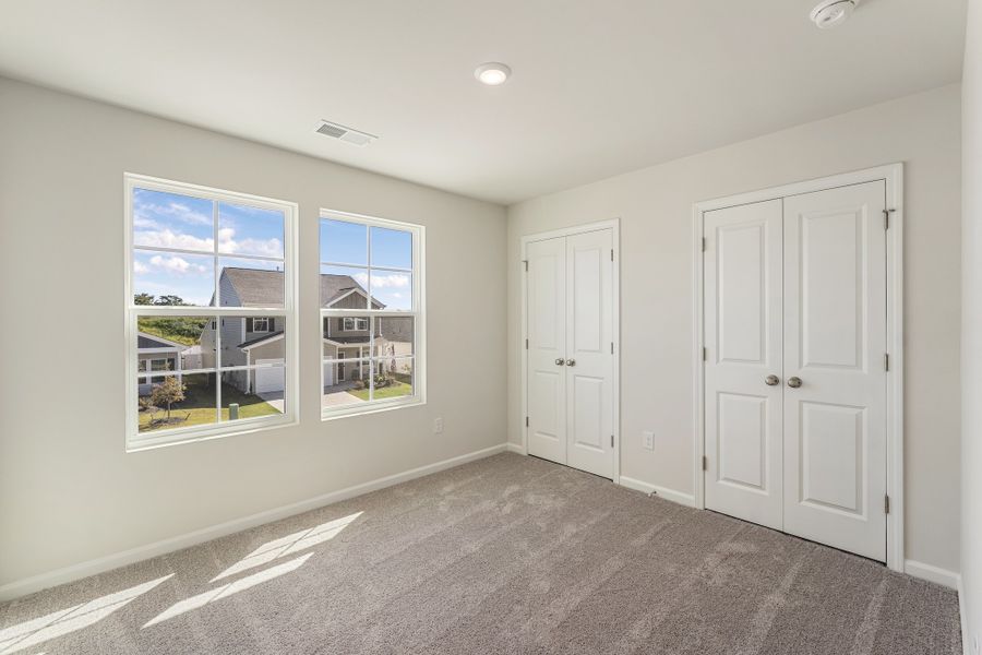 Spacious, unfurnished interior of a new home in Richmond Hill, Inman (Image 23).