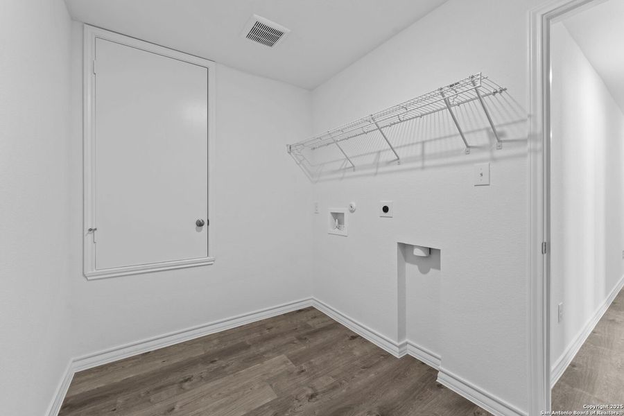 Spacious, unfurnished interior of a new home in Meadows at Clear Springs, New Braunfels (Image 12). Spacious, unfurnished interior of a new home in Meadows at Clear Springs, New Braunfels (Image 12).