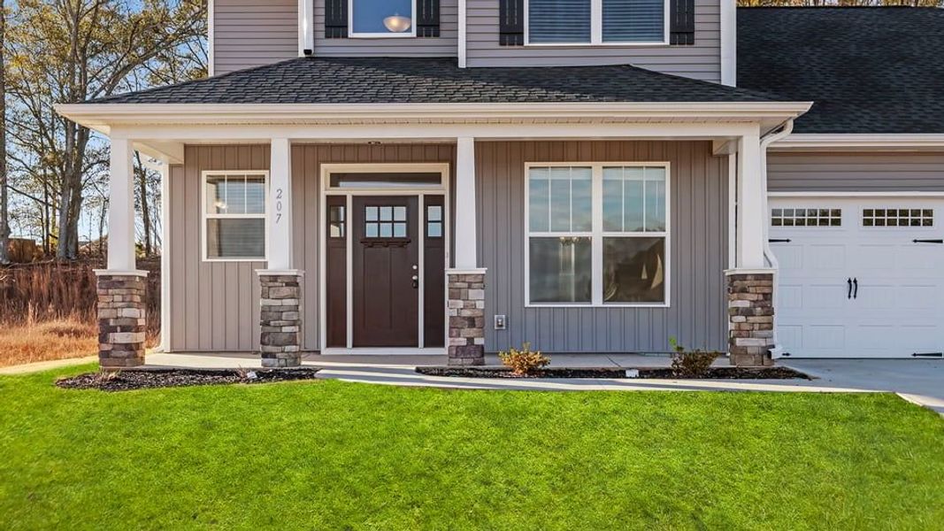 Exterior details and patio area of a home in Palmetto Valley, Anderson (Image 3).