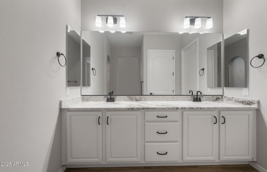 Owner's Bathroom Owner's Bathroom