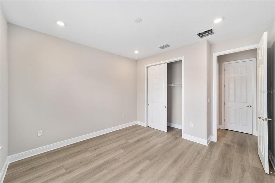 Spacious, unfurnished interior of a new home in , Ocala (Image 35).