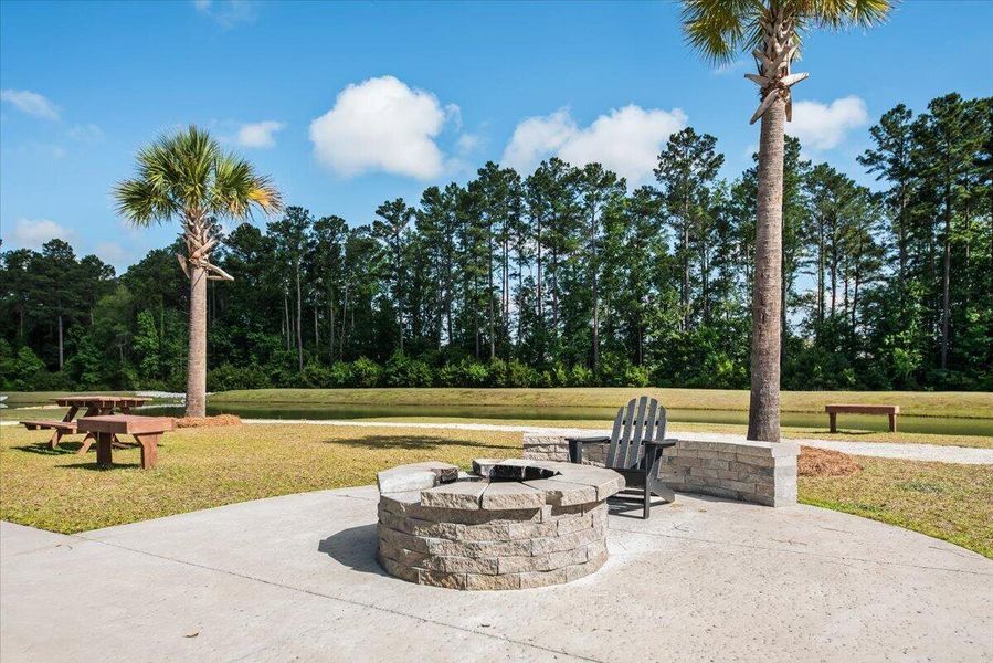 Community amenities in , Summerville (Image 37).