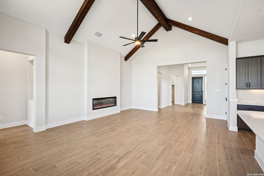 Spacious, unfurnished interior of a new home in Meyer Ranch, New Braunfels (Image 30).