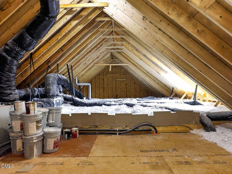 040-1280x960-attic-storage 040-1280x960-attic-storage